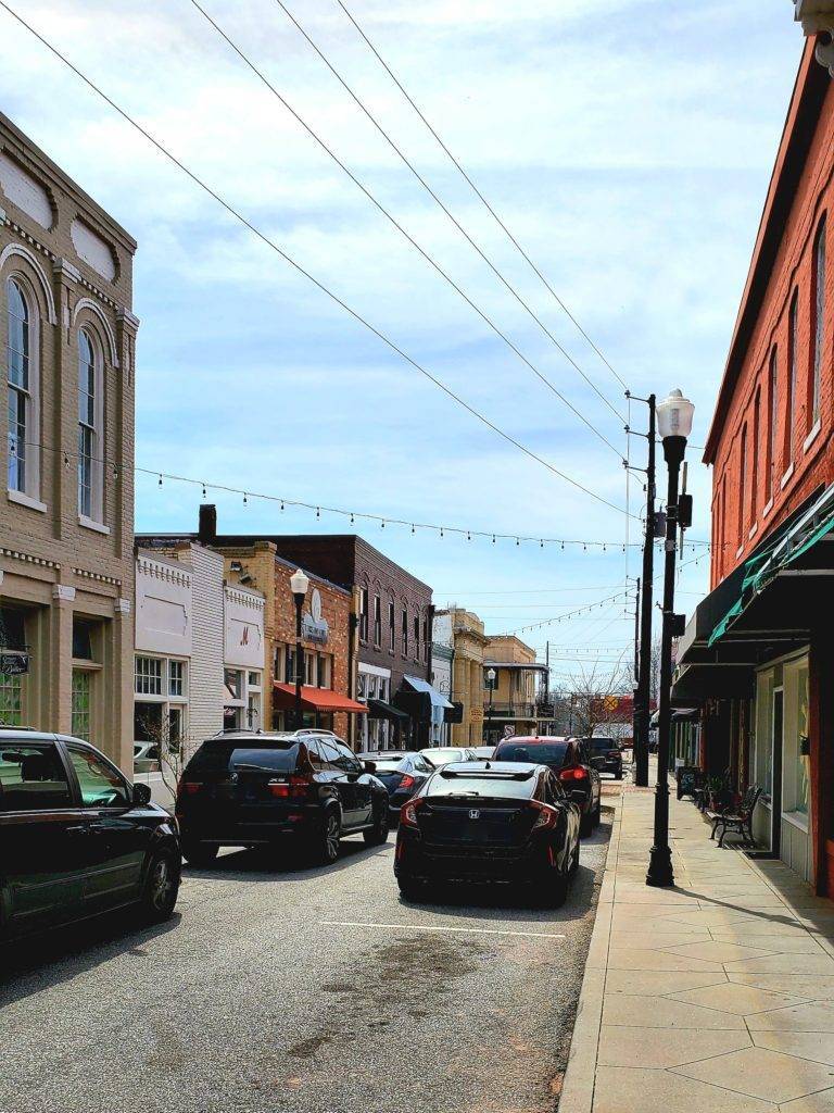 Main street Conyers with New-Orleans style buildings