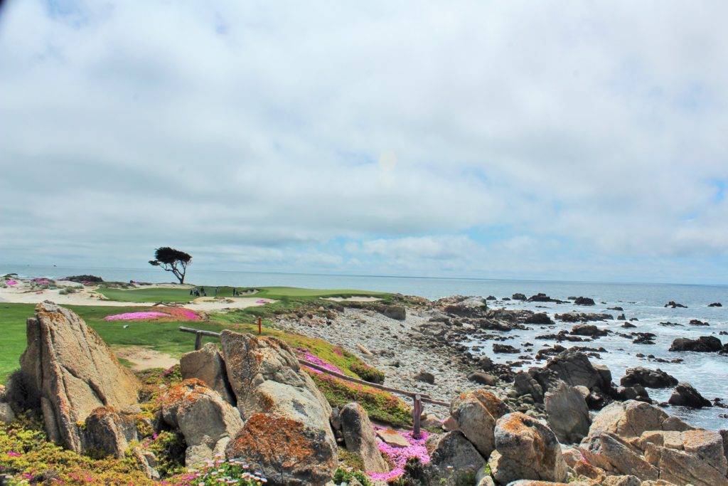 Golf course on a cliff