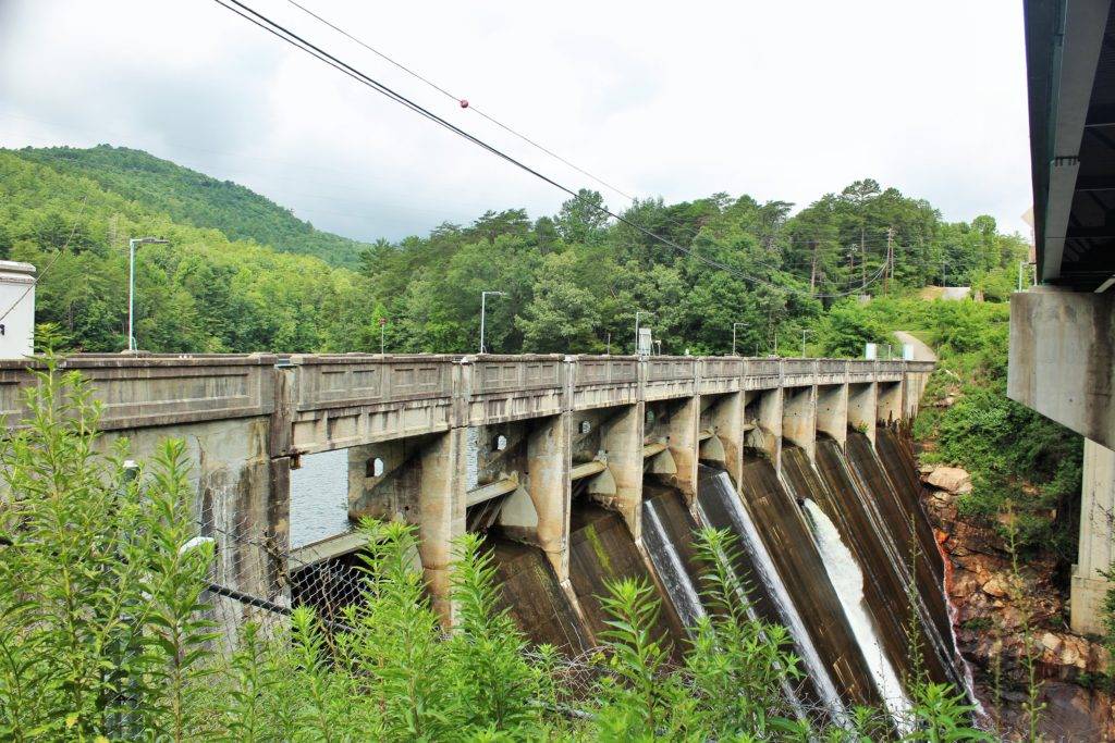 Water rushing over the Tallulah Falls Dam