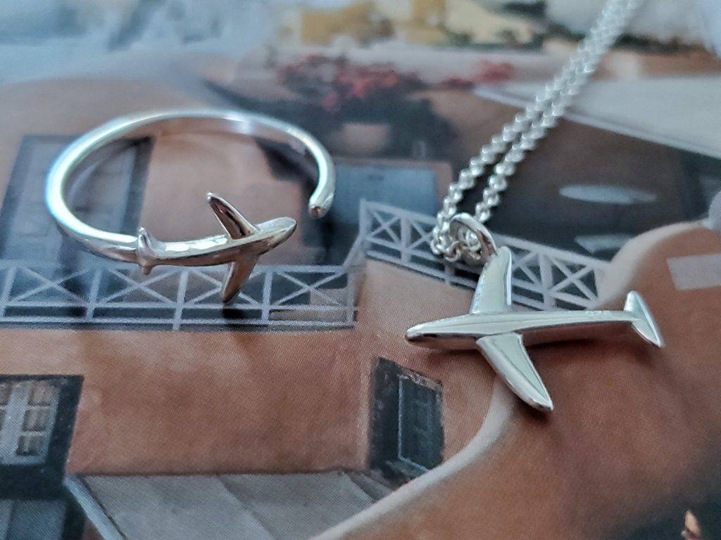 air plane jewelry ring and necklace romantic gift ideas for travelers