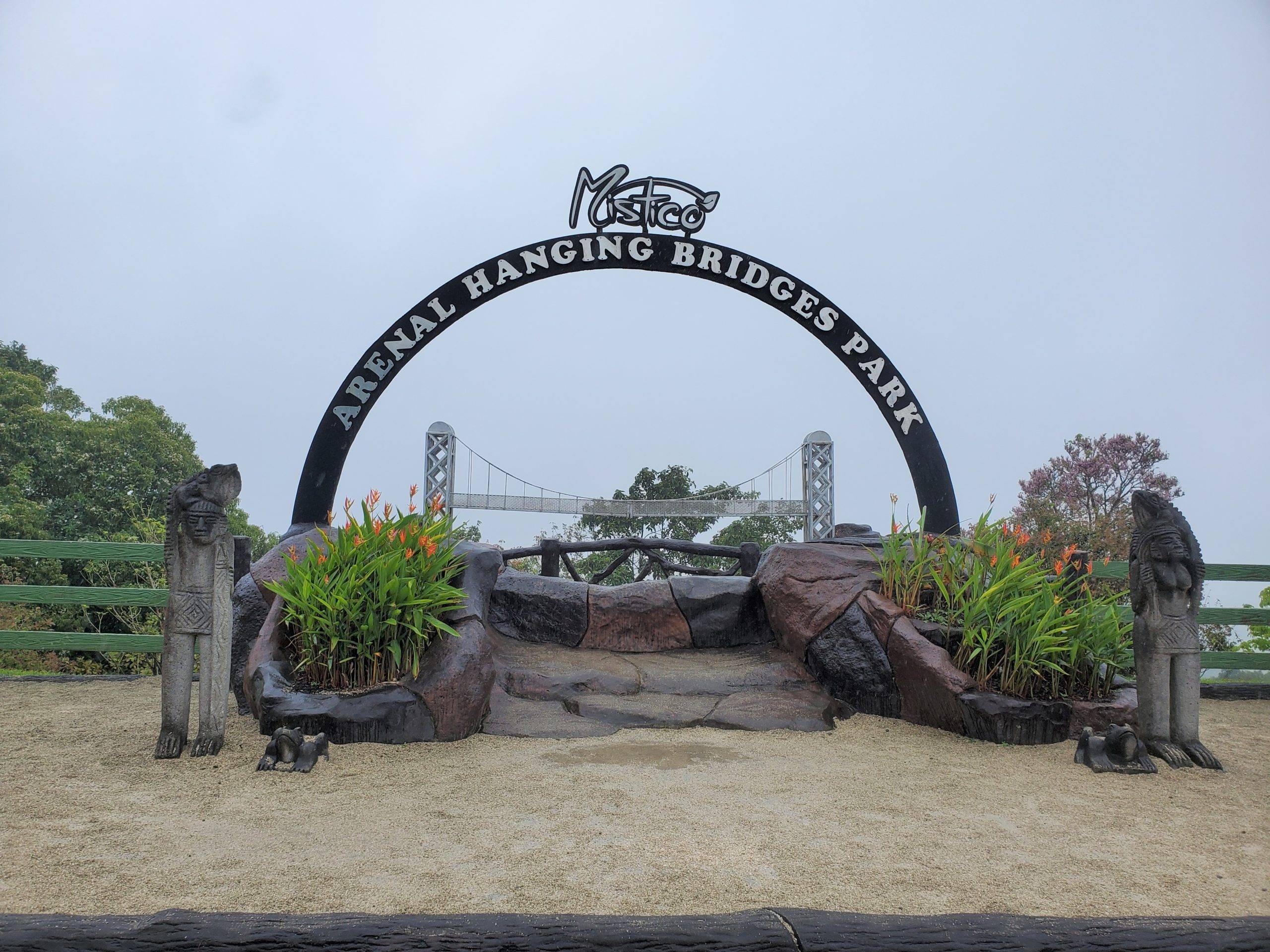 arched sign stating arenal hanging bridges park