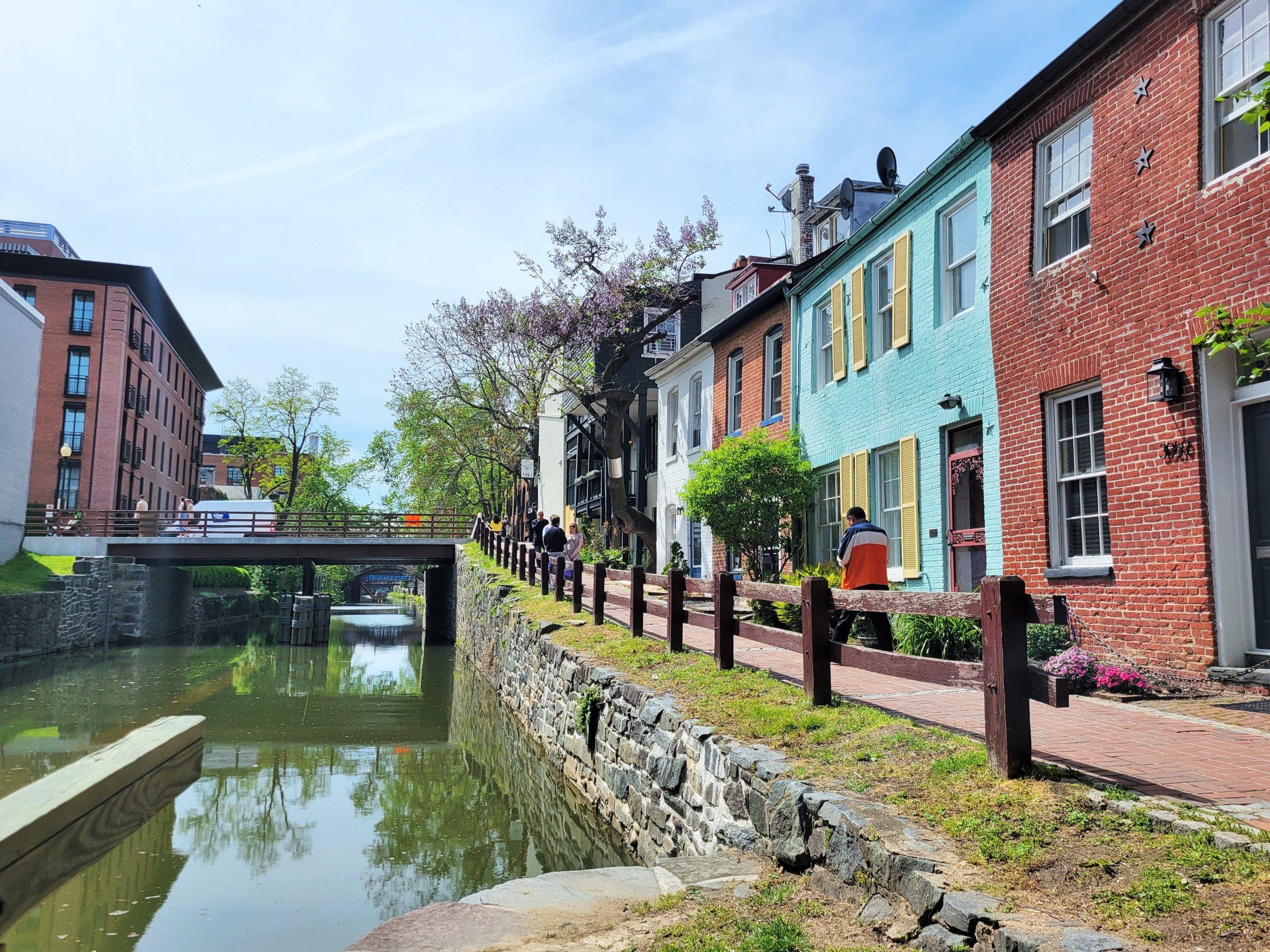 historic canal and row houses Georgetown