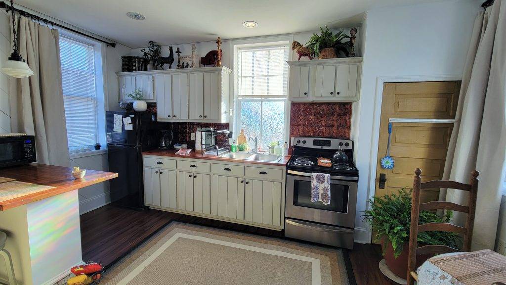 comfortable and convenient kitchen in the carriage house airbnb