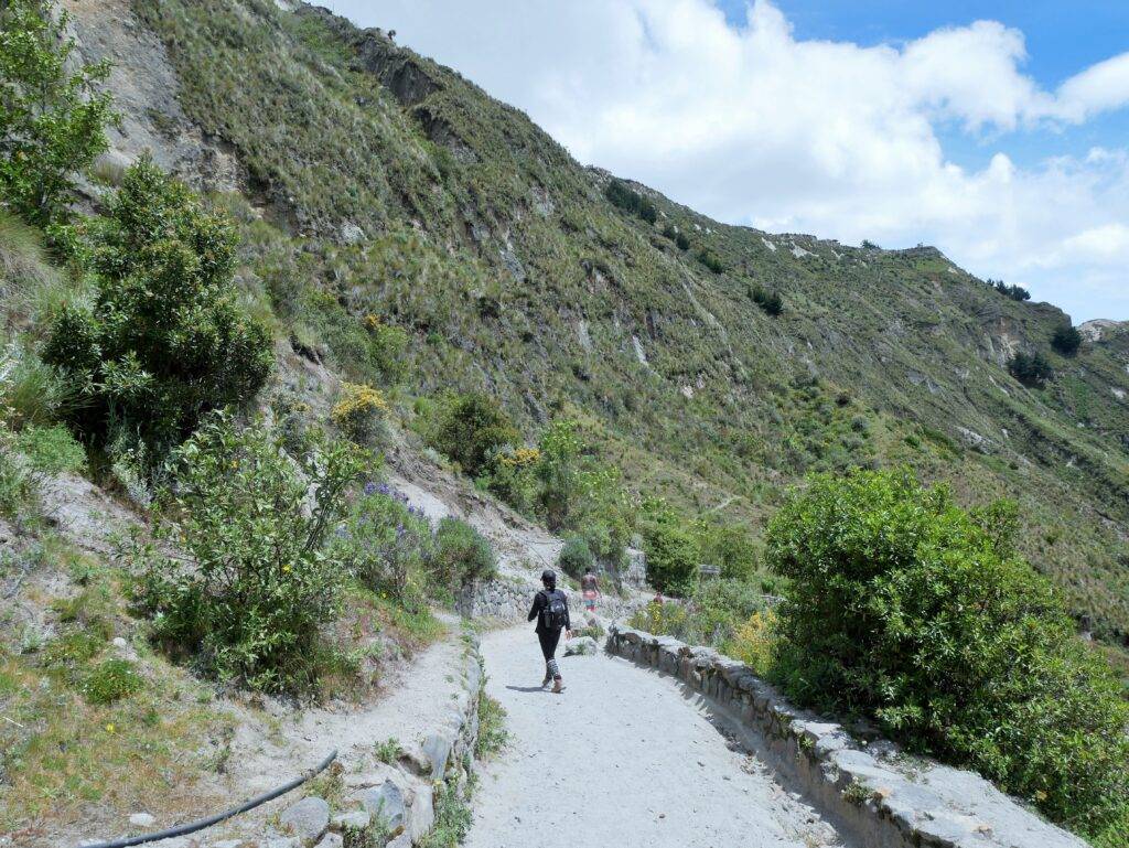 Hikers descending into the Quilotoa crater