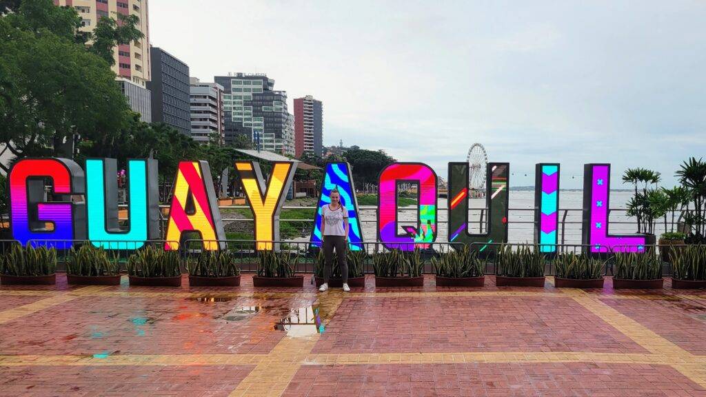 Girl standing in front of the Guayaquil sign at the Malecon 2000