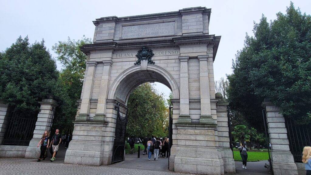 stone archway leading into St. Stephens Green, Dublin