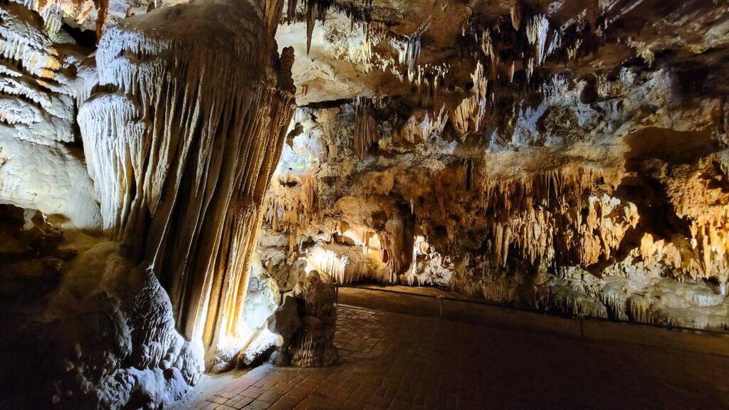Discovery Chamber and Washington Column at Luray Caverns