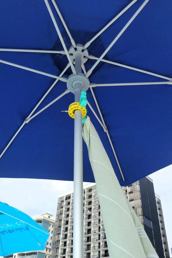 beachBUB umbrella with towel holder