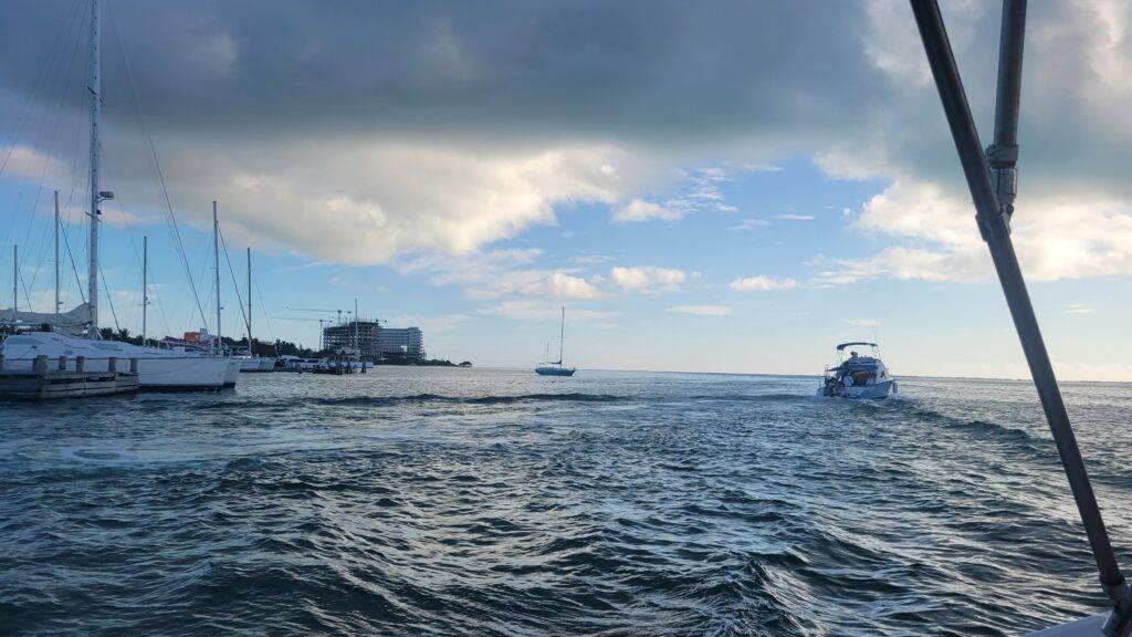 Whale shark tours leaving the Cancun dock