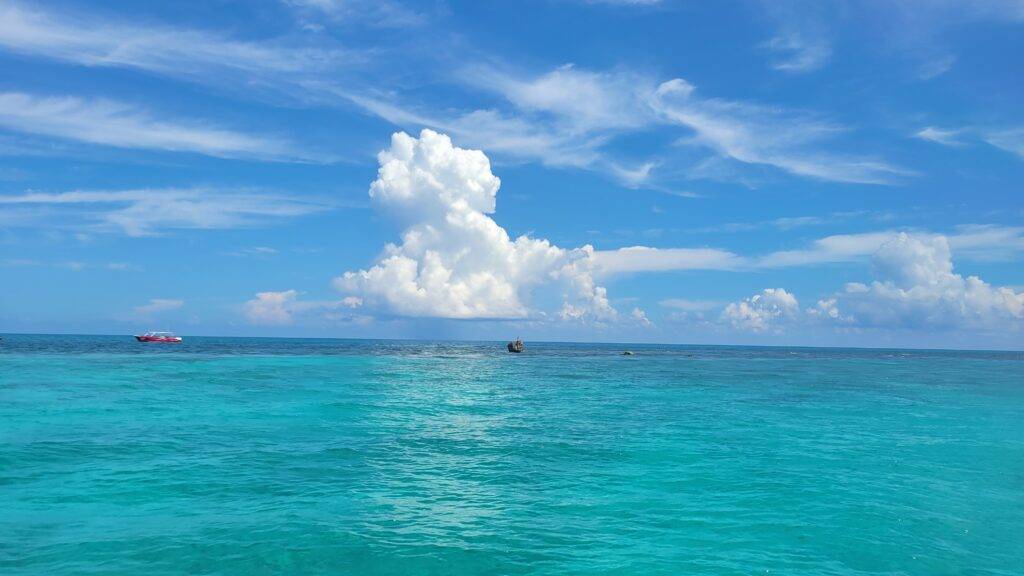 Blue waters near isla mujeres 
