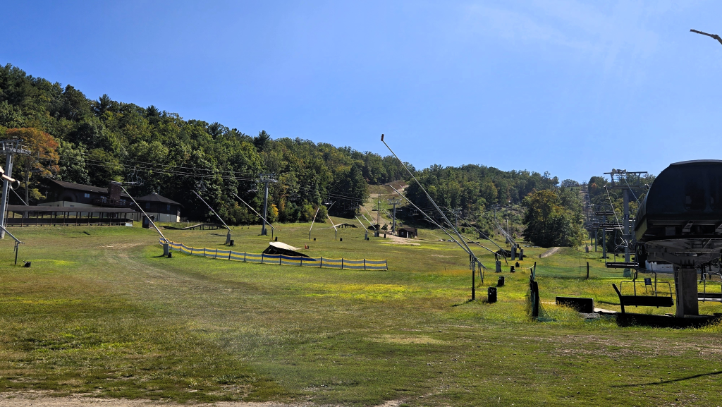 Downhill mountain biking trails and lifts at Bryce Resort